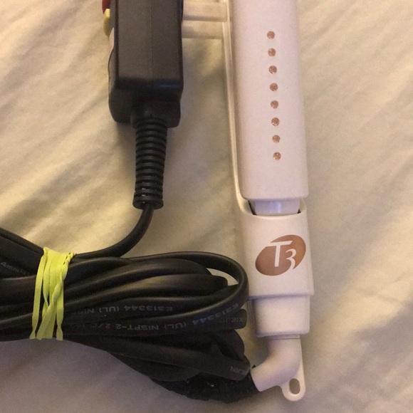 T3  Straightening and Styling Iron - Picture 2 of 3
